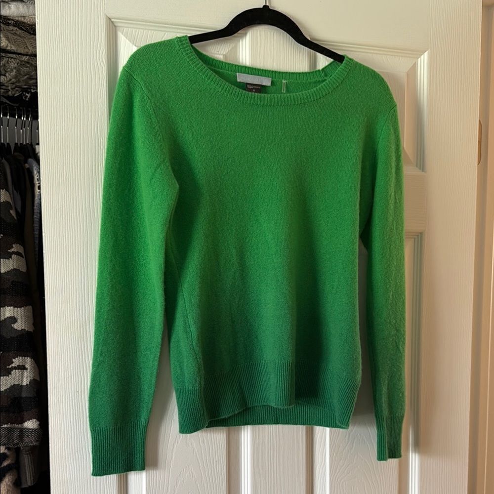 100% Cashmere Size Medium - Green Women's Sweater - Brand New Scoop Neck